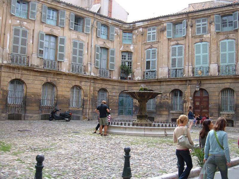 La place d'Albertas